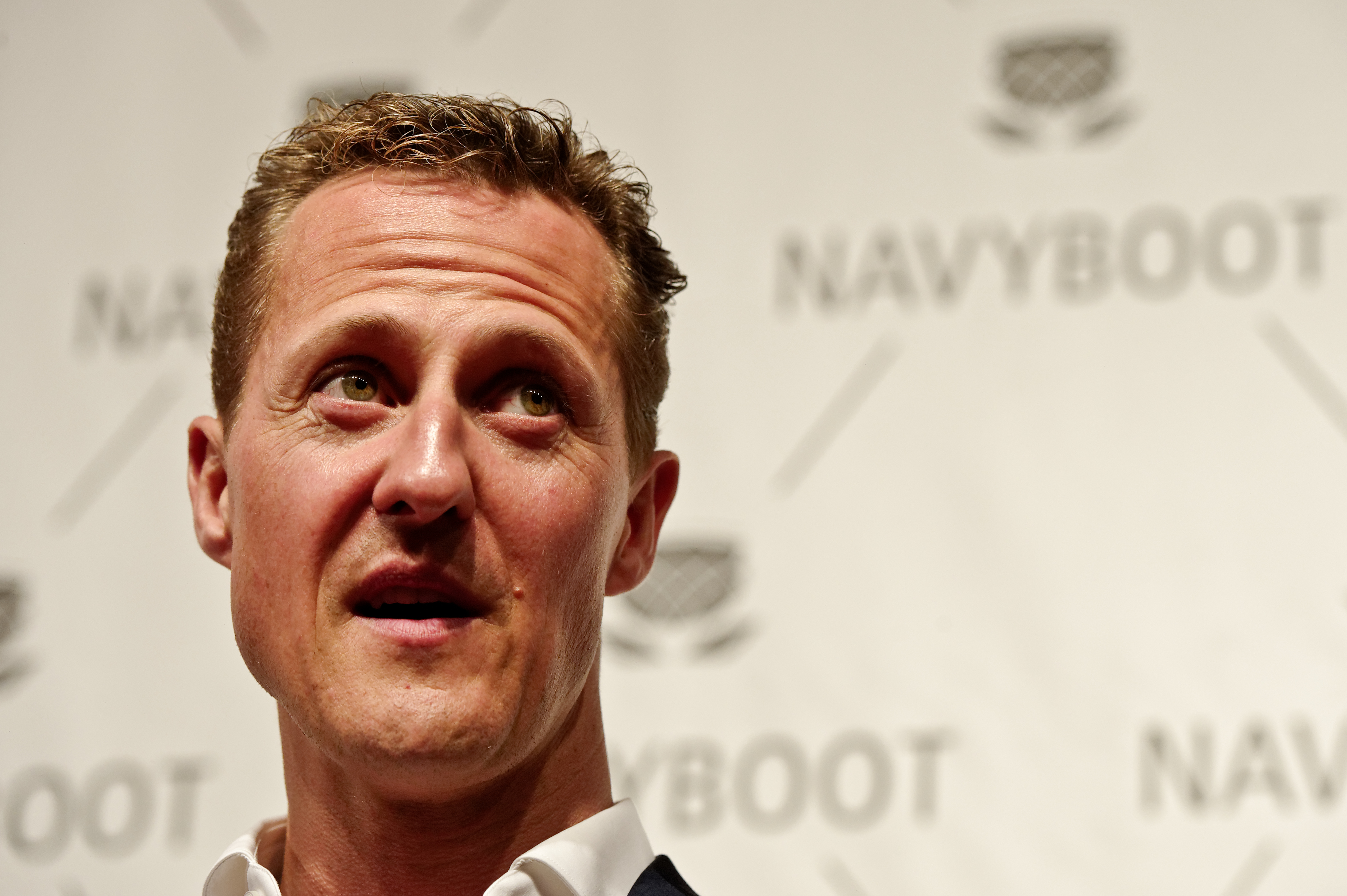 Em 1999, Schumacher ficou quatro meses fora das pistas depois de fraturar a perna em um acidente grave