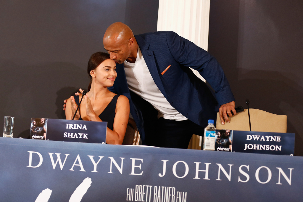 Ator Dwayne Johnson seria o grande responsável pelo fim do namoro de Cristiano Ronaldo