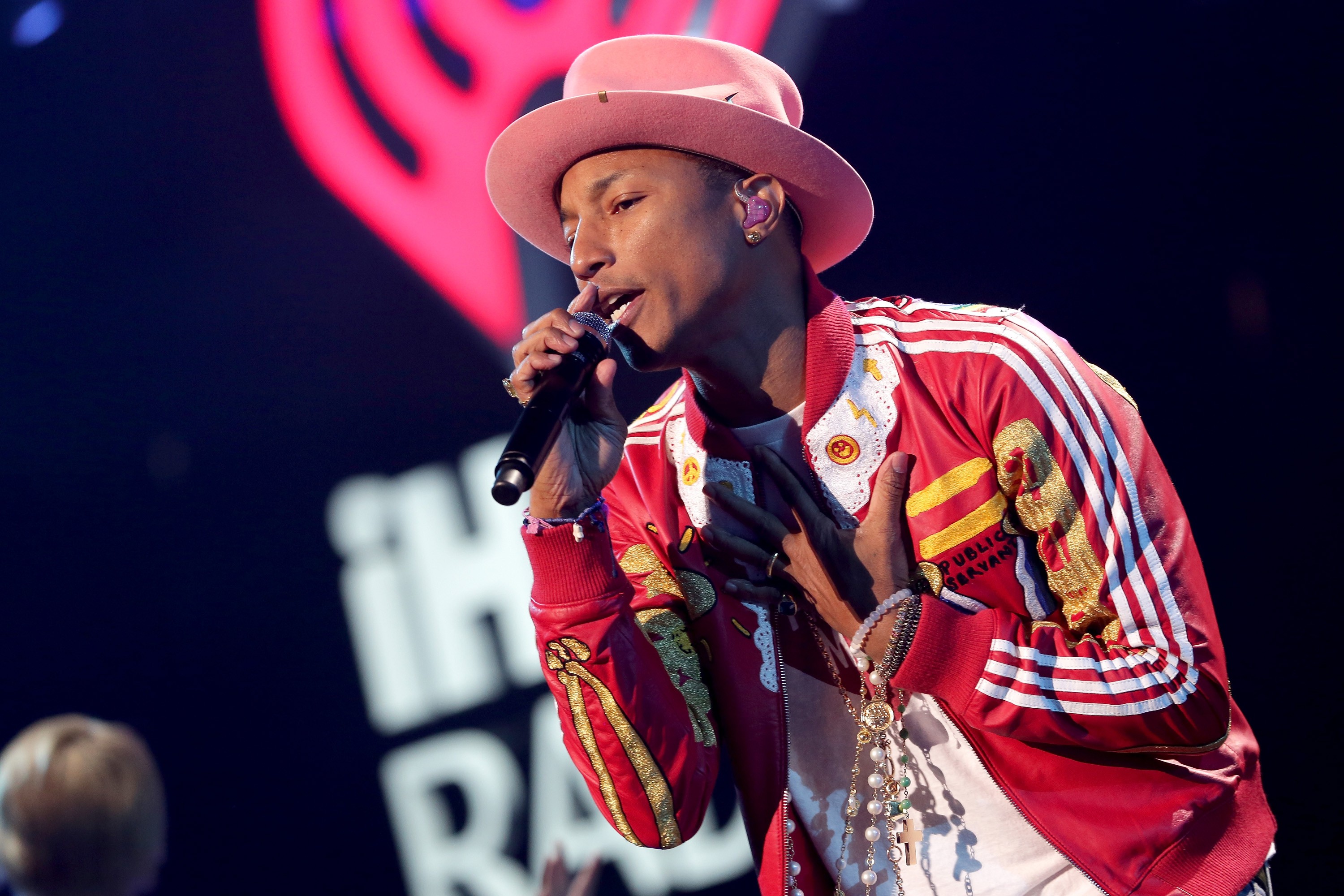 A quarta edição brasileira do internacional Lollapalooza traz grandes nomes como: Pharrell Williams (foto), Jack White, Interpol, Skrillex, Robert Plant, Smashing Pumpkins, Calvin Harris, Kasabian, Foster The People e muito mais! Dias 28 e 29 de março no Autódromo de Interlagos, em São Paulo.