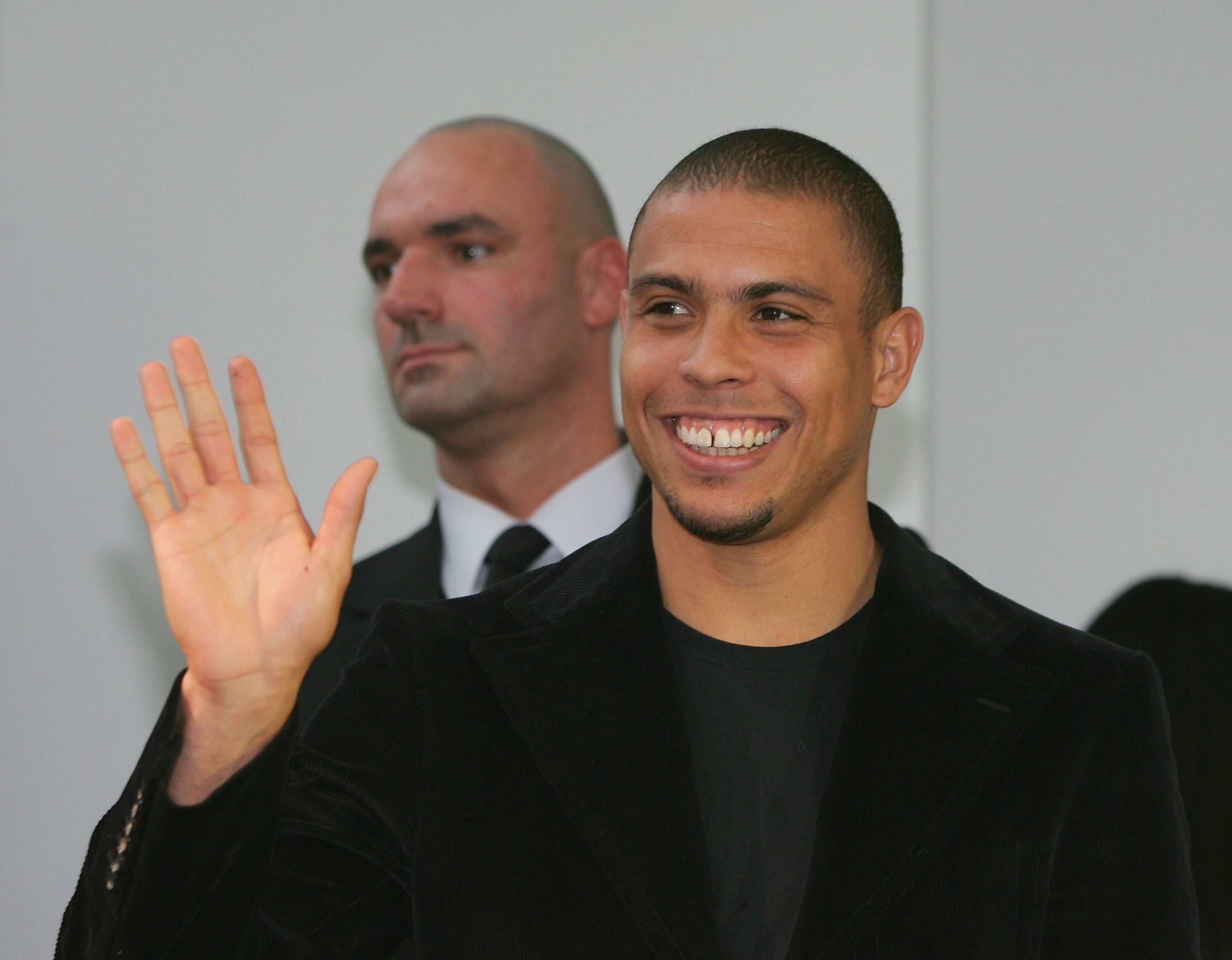 Quando jogava pela Inter de Milão, em 2000, o craque sofreu uma grave lesão no joelho e ficou meses fora dos gramados