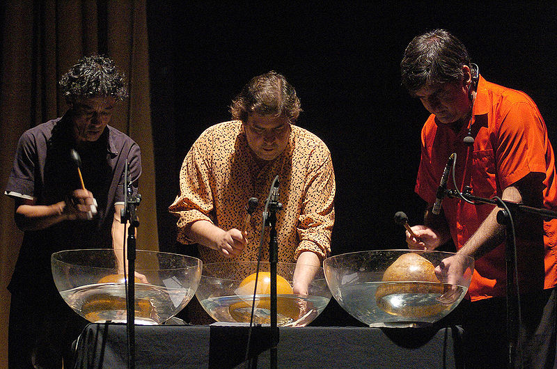 O Uakti é um grupo brasileiro de música instrumental, formado por Marco Antônio Guimarães, Artur Andrés Ribeiro, Paulo Sérgio Santos e Décio Ramos. Marco Antônio Guimarães constrói os instrumentos usados pelo grupo e não se apresenta ao vivo