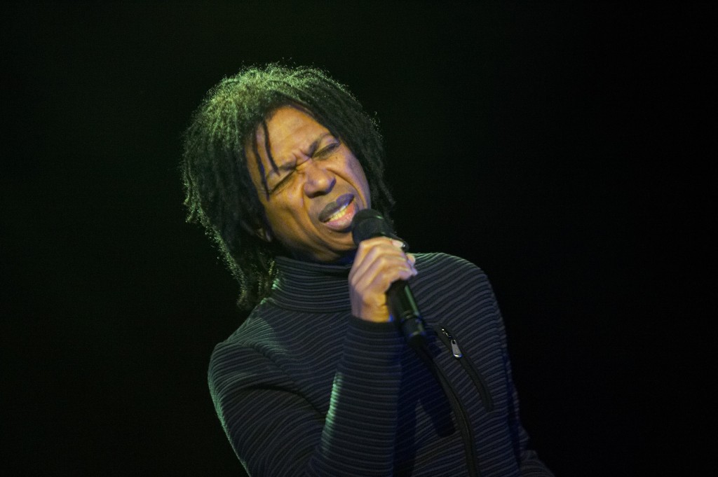 Em Djavan, a música negra se funde com o Nordeste, com as influências indígenas e alcança uma particularidade marcante.