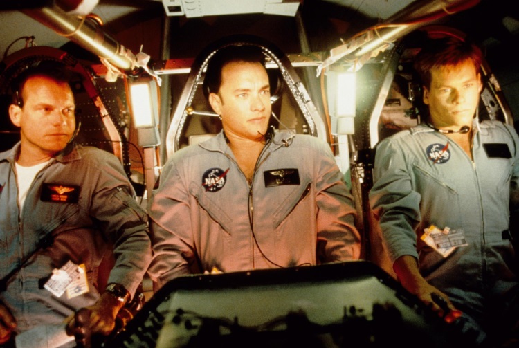 A saga espacial de Ron Howard com Tom Hanks, Bill Paxton e Kevin Bacon mostrou que ainda havia espaço, nos anos 90, para a nostalgia da corrida espacial dos anos 60.