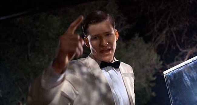 E Crispin Glover foi George, o pai