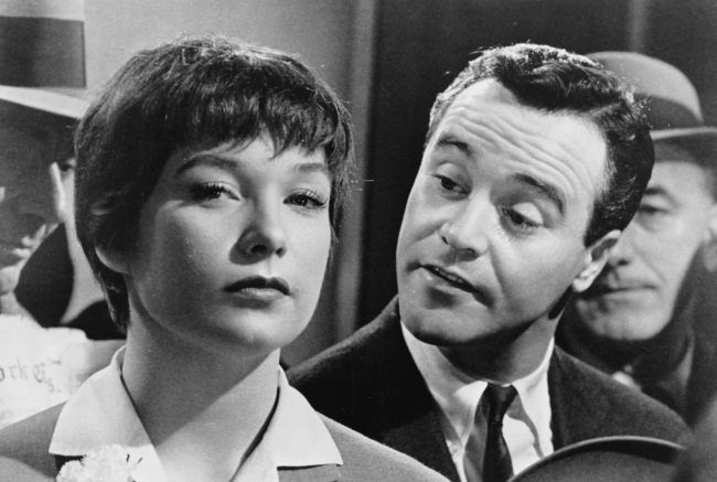 Shirley McLaine e Jack Lemmon na comédia romântica de Billy Wilder