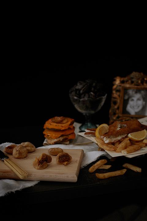 Batatas fritas, McDonalds  (sem o pão), ameixas e um porta-retrato da Princesa Diana. Vai entender, né?