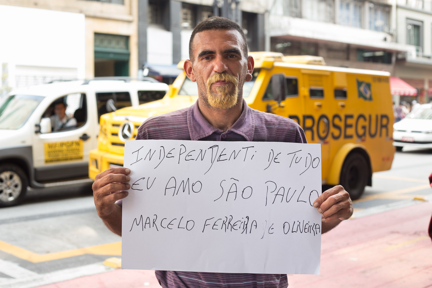"Desde criança, eu via o Vale do Anhangabaú na TV e queria vir para cá. Mesmo que a vida seja difícil, amo essa cidade. Eu já vi shows de graça do Zezé Di Camargo & Luciano, do CPM 22, do Rappa, do Charlie Brown Jr... Porém, eu tive uma desilusão amorosa muito grande, abandonei tudo e vim para a rua".