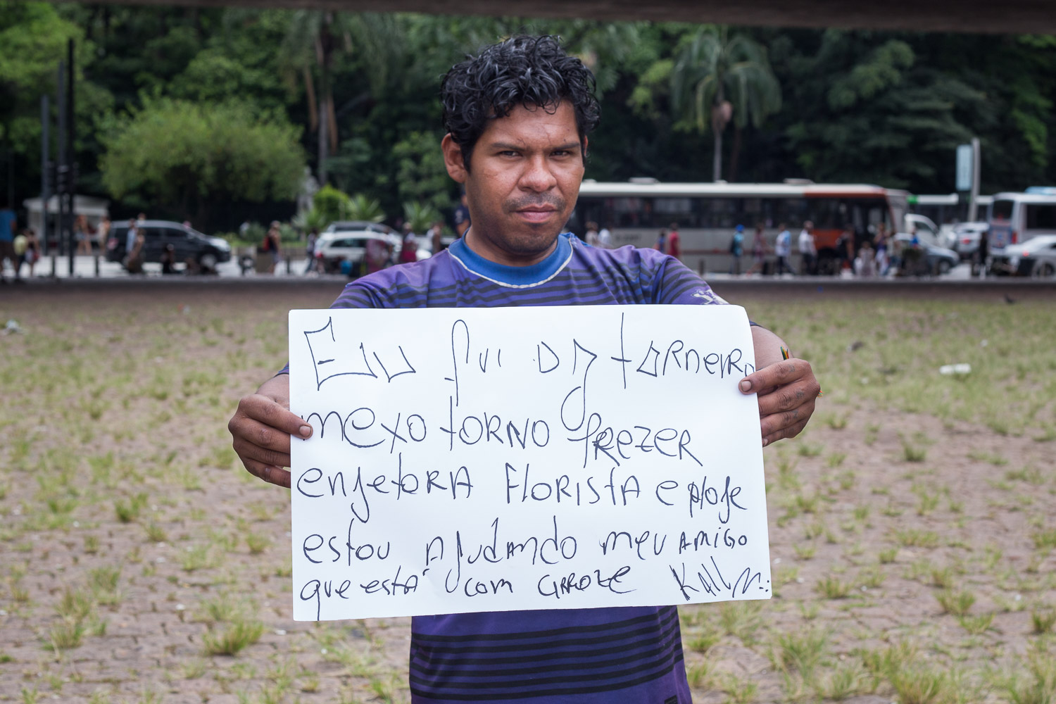 Ele trabalhou com tudo quanto é coisa, inclusive como DJ. "Eu tocava black charme e rap, manjo das picapes, sei riscar, mixar. Comecei com 12 anos ajudando meu cunhado como DJ". Agora, Kall está nas ruas ajudando um amigo com cirrose. "Tenho de pagar as dívidas com Deus".