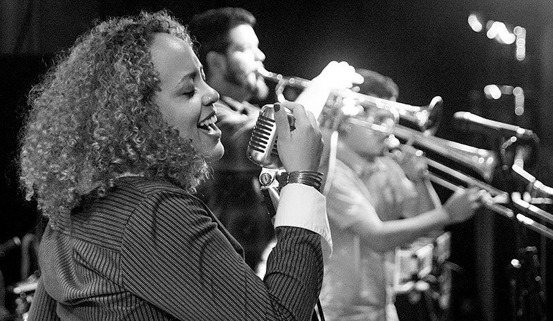  Laylah & Santa Groove