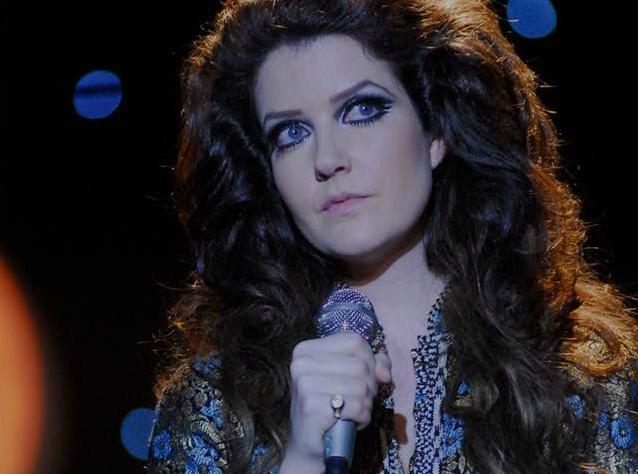 Larissa Maciel como a cantora Maysa na série exibida em 2009