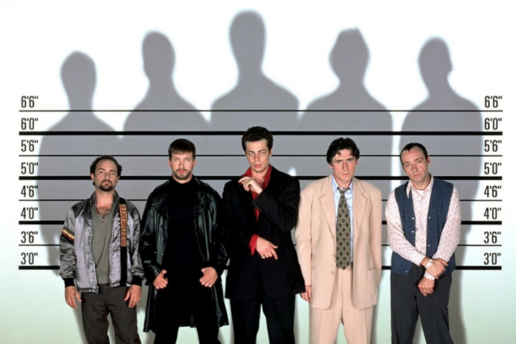A trama de suspense fez sucesso e revelou Kevin Spacey, além de lançar as bases de futuras séries de TV como 