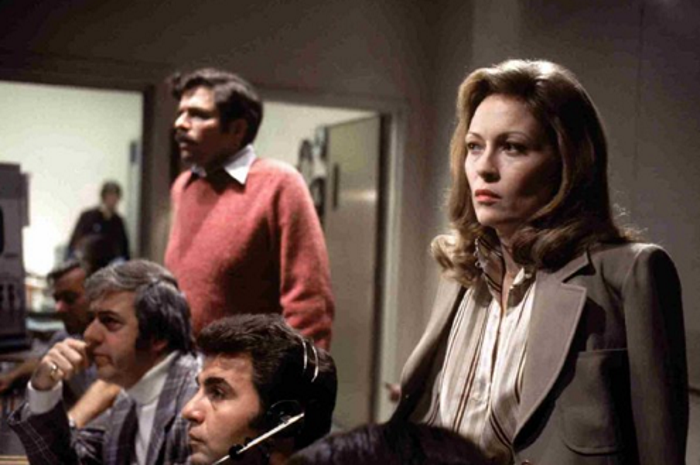 Faye Dunaway levou o Oscar no papel da desvairada executiva de TV que quer audiência a qualquer custo 