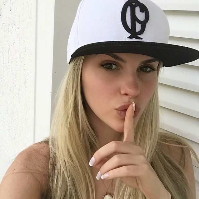 A ex-namorada do camisa 9 do Corinthians foi eleita por um site espanhol como a namorada mais bonita dos boleiros