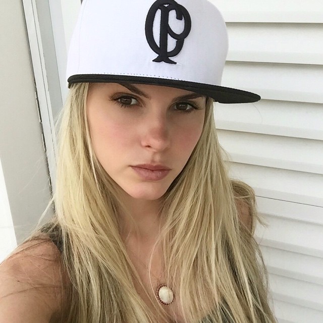 A ex-namorada do camisa 9 do Corinthians foi eleita por um site espanhol como a namorada mais bonita dos boleiros