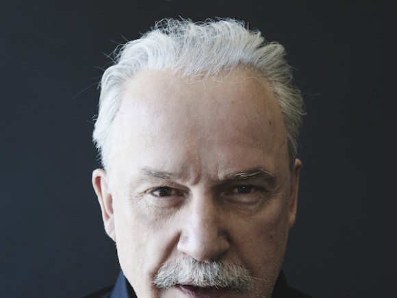 Esperado para a primavera do hemisfério norte, o novo disco de Giorgio Moroder se chamará 74 Is The New 24. Lenda do synthpop e da eletrônica, por mais de 30 anos, ele esteve por trás de hinos como I Feel Love, de Donna Summer e espera agora emplacar novos hits como  Sia, Charli XCX, Kylie Minogue e Britney Spears.