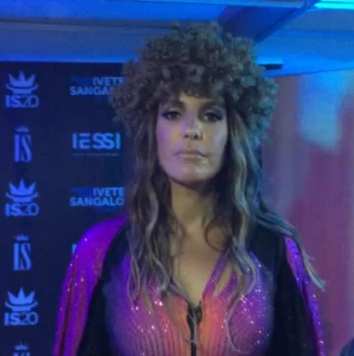 Ivete Sangalo usa peruca em vídeo de apoio à recuperação de Anderson  Varejão; assista – Vírgula, image size:1200x1206