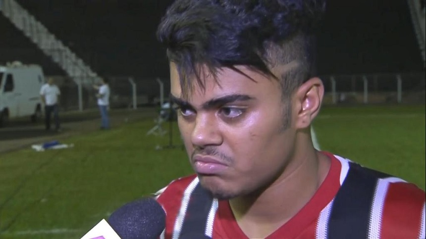 Jogador do São Paulo dá confusa entrevista após a partida contra o Corinthians
