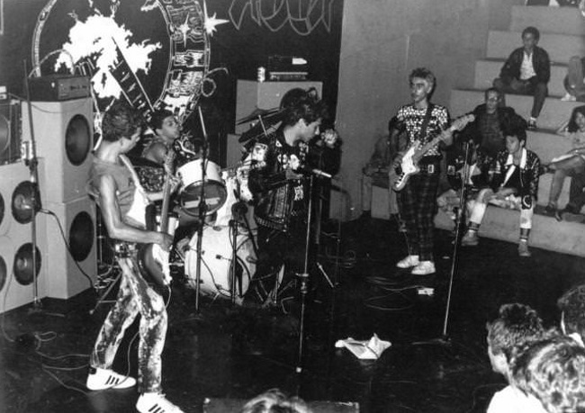 Show de rock no Lira Paulistana