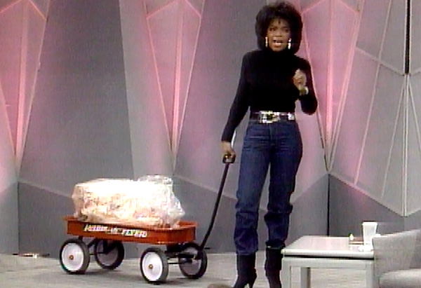 Em 1988, ela encarou a dieta líquida e ficou quatro meses sem comer nada sólido, emagreceu 30 quilos para poder caber em uma calça jeans antiga e, é claro, mostrou tudo isto, na TV, antes das ondas de realitys