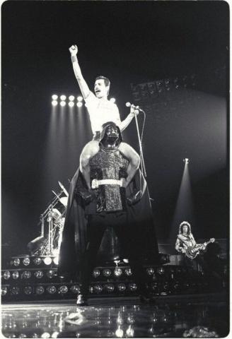 Em um show em 1980, Freddie demonstrou sua paixão pelo filme ao subir no ombro de um homem vestido de Darth Vader