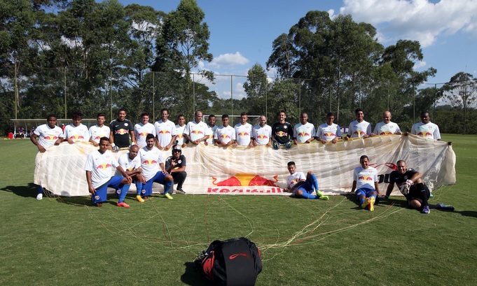 Uniforme do Red Bull Brasil para a temporada 2015