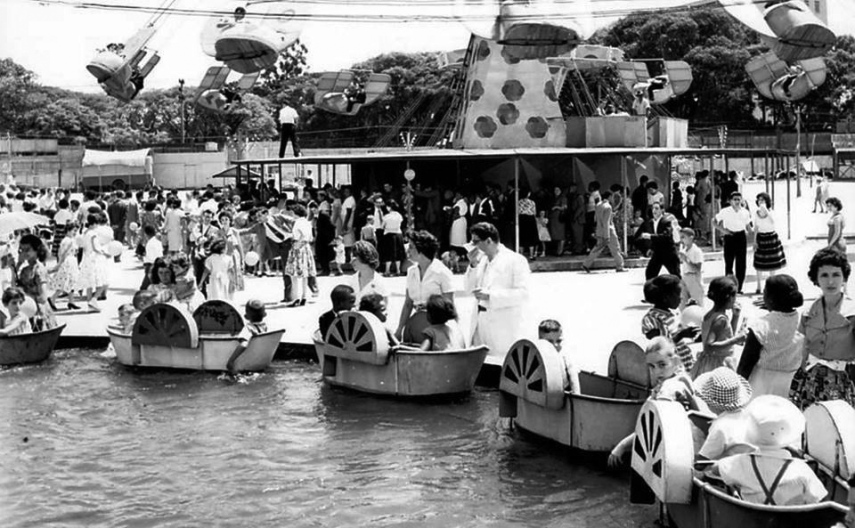 Engana-se quem pensa que o Playcenter foi o parque de diversões mais famoso de São Paulo. Se seus pais são paulistanos, pergunte a eles do Parque Shangai. Situado na Mooca, perto da Avenida do Estado, o local era frequentado por uma grande variedade de adultos e crianças, sem distinção. Segundo relatos de quem viveu a época, o lugar era fascinante e deixou saudades nos vovôs de hoje em dia.