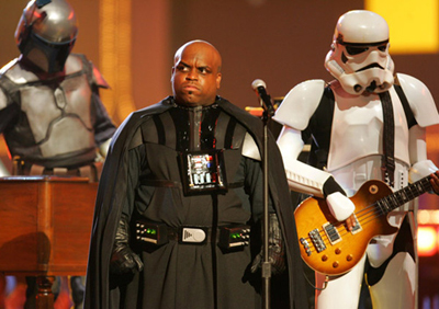 O cantor do Gnarls Barkley levou sua fantasia de Vader para o palco