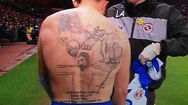 E isso, amigos, é o que acontece quando você deixa uma criança te tatuar.