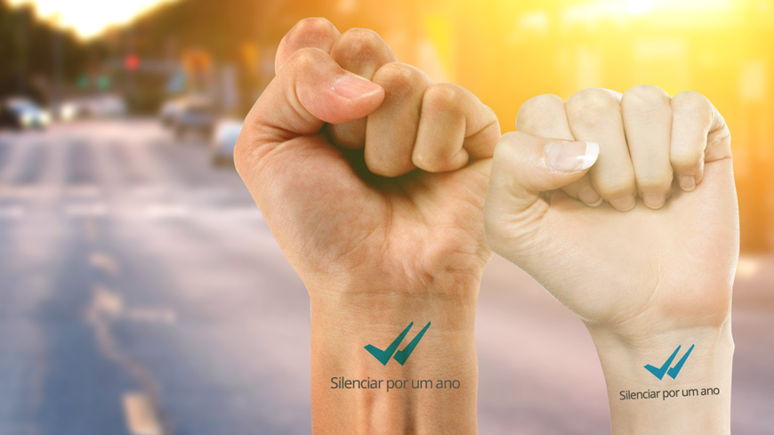 <a href="https://twitter.com/renett_/status/560427506025889792">@renett_</a>
casal se conhece em grupo do whatsapp e tatua "silenciar por 1 ano" no pulso