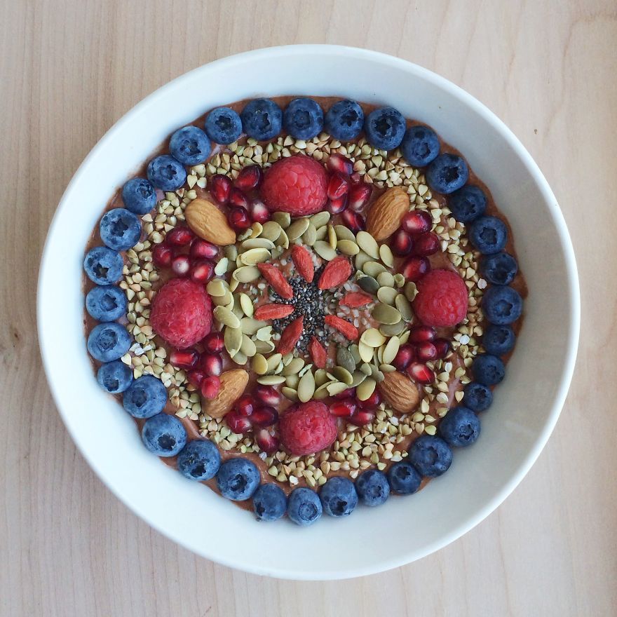 A estudante Amalia Bussard prepara suas refeições em forma de mandala.