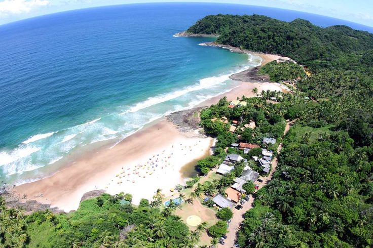 Itacaré (BA) Cenário de praias incríveis, o município de Itacaré tem de um lado o mar, e do outro a Mata Atlântica, com cachoeiras e trilhas, pra os mais aventureiros. Vale a pena conhecer a Praia da Tiririca e a do Pontal, com suas belas mulheres! 