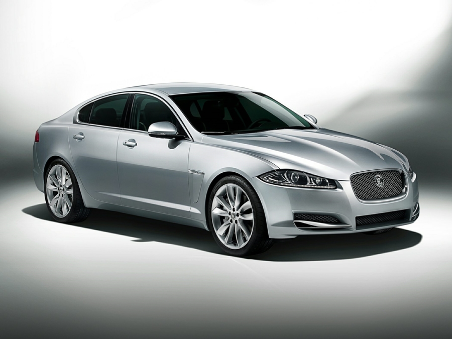 A Jaguar Land Rover é a maior fabricante de automóveis do Reino Unido. A empresa possui duas marcas ícones da indústria automotiva britânica: Jaguar, um dos principais fabricantes de carros esportivos de luxo, e Land Rover, líder mundial de veículos utilitários premium. Controlada pelo grupo indiano Tata Motors, a empresa conta com mais de 30 mil colaboradores em todo o mundo, e comercializa seus produtos em mais de 170 países. Possui hoje cinco unidades fabris, sendo quatro no Reino Unido e uma na China, bem como uma unidade de montagem local na Índia. Presente há mais de 20 anos no Brasil, a Jaguar Land Rover terá 42 concessionários no país até março deste ano e já confirmou que vai inaugurar sua fábrica em Itatiaia/RJ em 2016. O Jaguar XJ chegou ao Brasil no começo do ano por R$ 343.700
