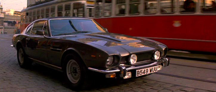 Aston Martin V8 é o carro de estreia de Timothy Dalton na pele de James Bond, em 007 - marcado para a morte (1987)