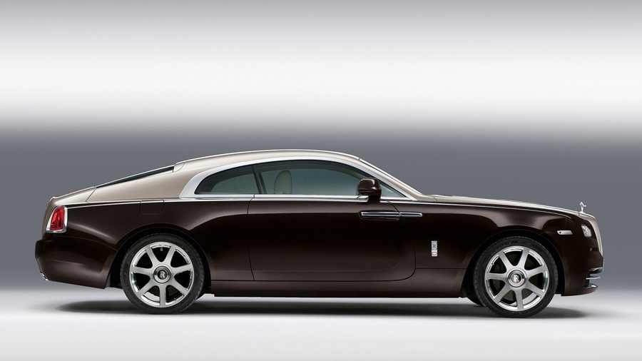 A Rolls-Royce Limited foi criada durante um famoso almoço em 1904. Henry Royce, um engenheiro de sucesso, fechou um negócio com Charles Rolls, proprietário de uma das primeiras concessionárias de automóveis.Em 1990, a BMW omprou os direitos de produzir um automóvel Rolls-Royce. O modelo Ghost 6.6 V12 Automático 0 km tem o preço de R$ 2.400.000,00
