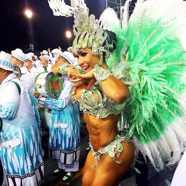  Gracyanne Barbosa é rainha mais trincada do carnaval e desfilou pela X-9 Paulistana 