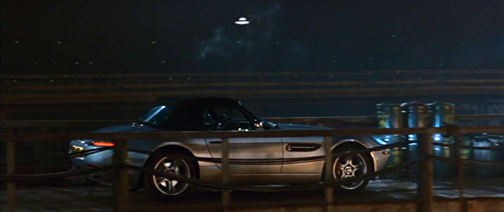 Em 007 - O mundo não é o bastante (1999), a BMW apresenta o modelo Z8, apesar de ter muitos gadgets, eles são poucos explorados no filme 