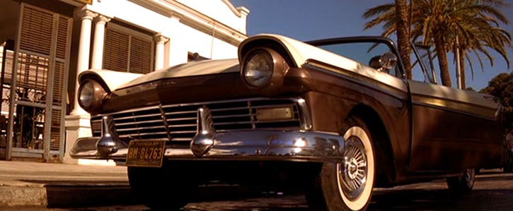 Em Cuba, Bond pede um carro rápido, e o que ele usa é um Ford Fairlane, em 007 - Um novo dia para morrer (2002), que ele usa até encontrar Giacinta 'Jinx' Johnson (Halle Berry) saindo do mar