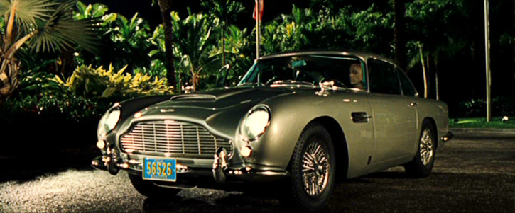 Aston Martin DB5 reaparece em 007 - Casino Royale (2006) e 007 - Operação Skyfall (2012), mostrando sua longa parceria, que começa em 1967