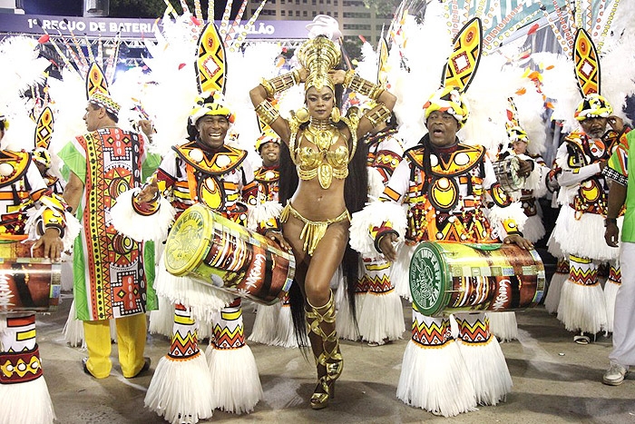 Cris Vianna saiu da Sapucaí com o título de mulher mais bonita do Carnaval 2015. A gente aqui assina embaixo!!!! 
