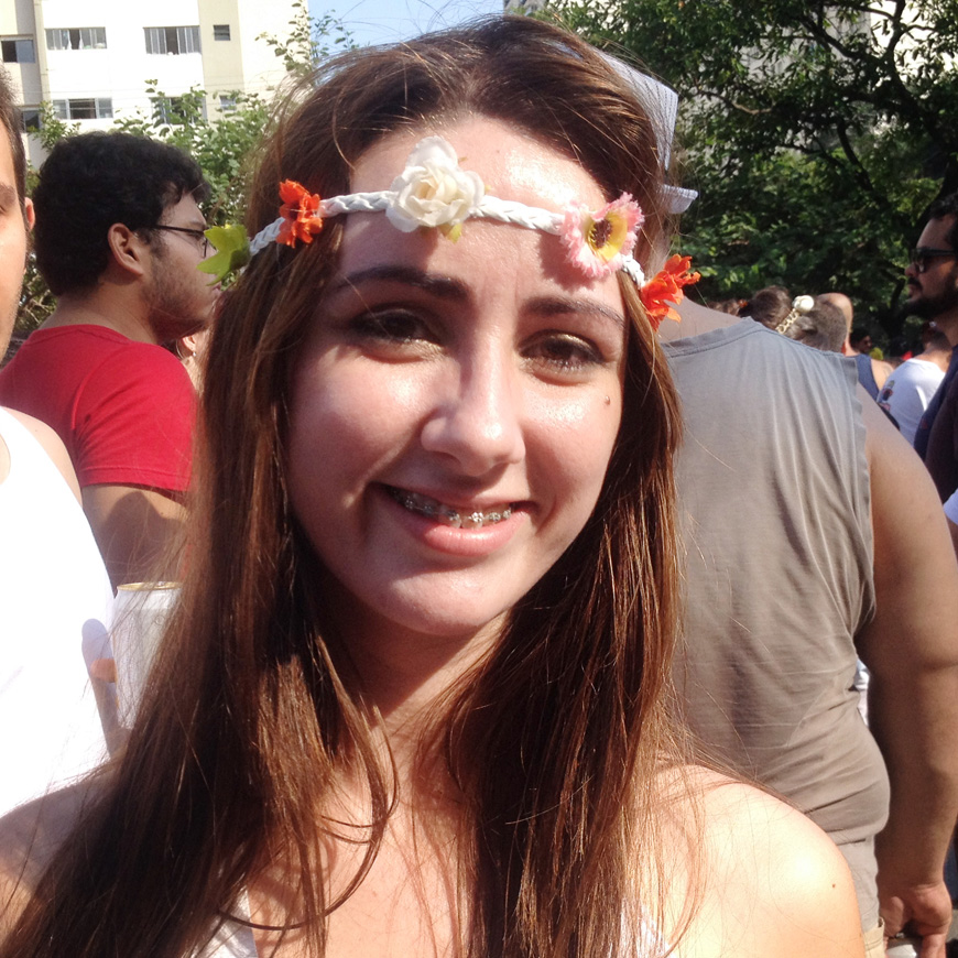 A pior foi, 'O que esse bombonzinho está fazendo fora da caixa?'. Mas tem algumas cantadas criativas. Uma vez, em um bloco de Carnaval, um cara de camiseta branca me disse, 'Vamos jogar jogo da velha na minha camiseta. Se eu ganhar, ganho um beijo'. A camiseta já estava toda rabiscada, então dava para saber que ele já tinha se dado muito bem com a tática.