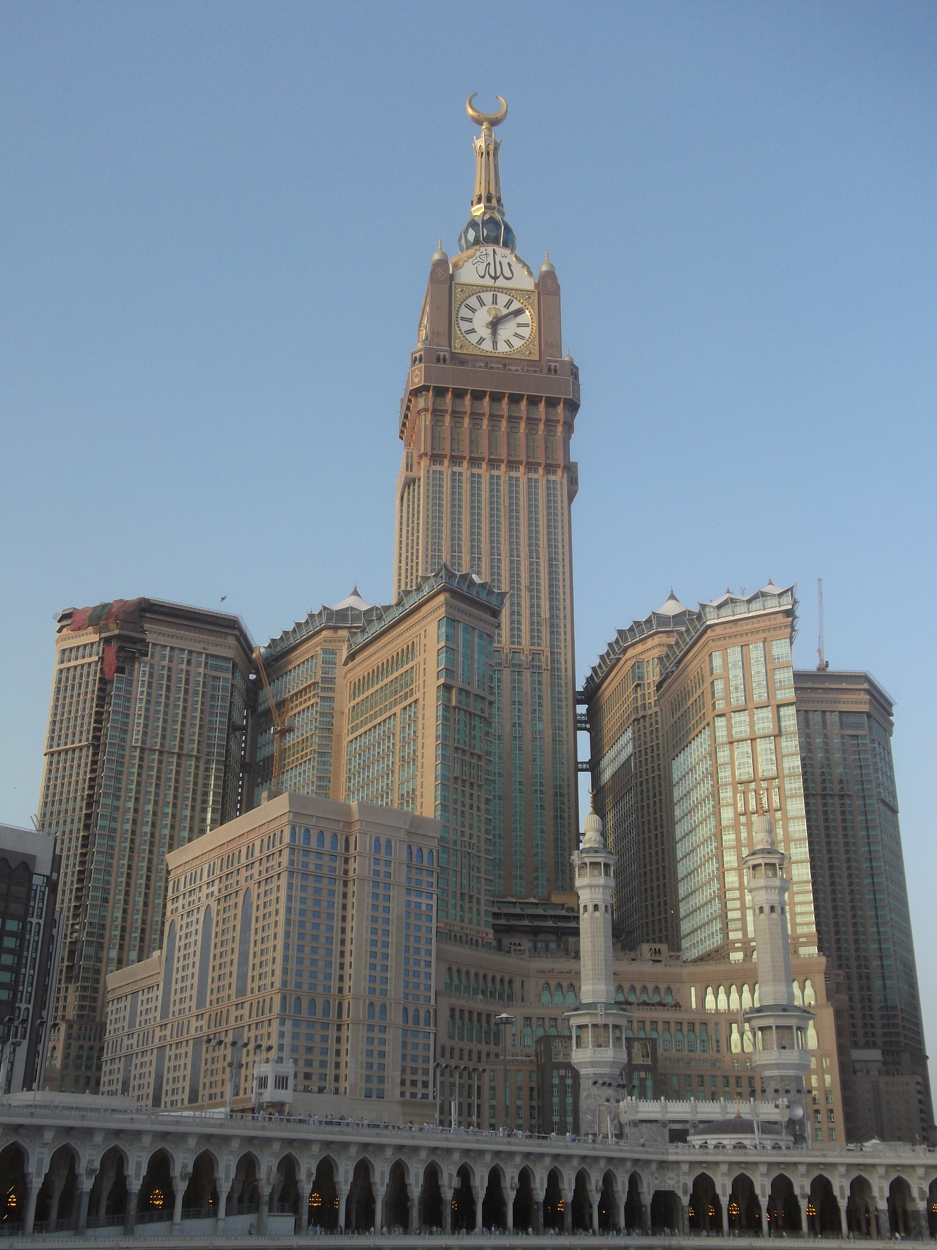 Onde: Meca (Arábia Saudita)
Altura: 601 m
Número de andares: 120
Inaugurado em 2012