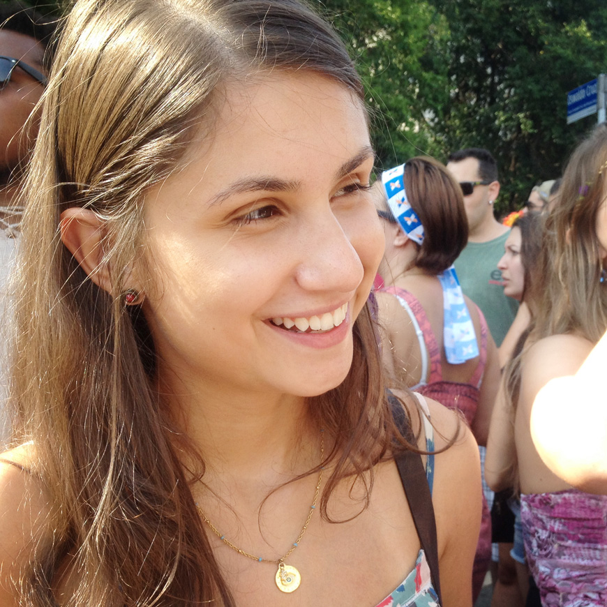 O cara chegou para mim e disse, 'Qual é o seu nome?'. Eu disse, 'Tais'. Ele fez uma carona e disse, 'Taísbelta'. Ele devia ter uns 15 anos.