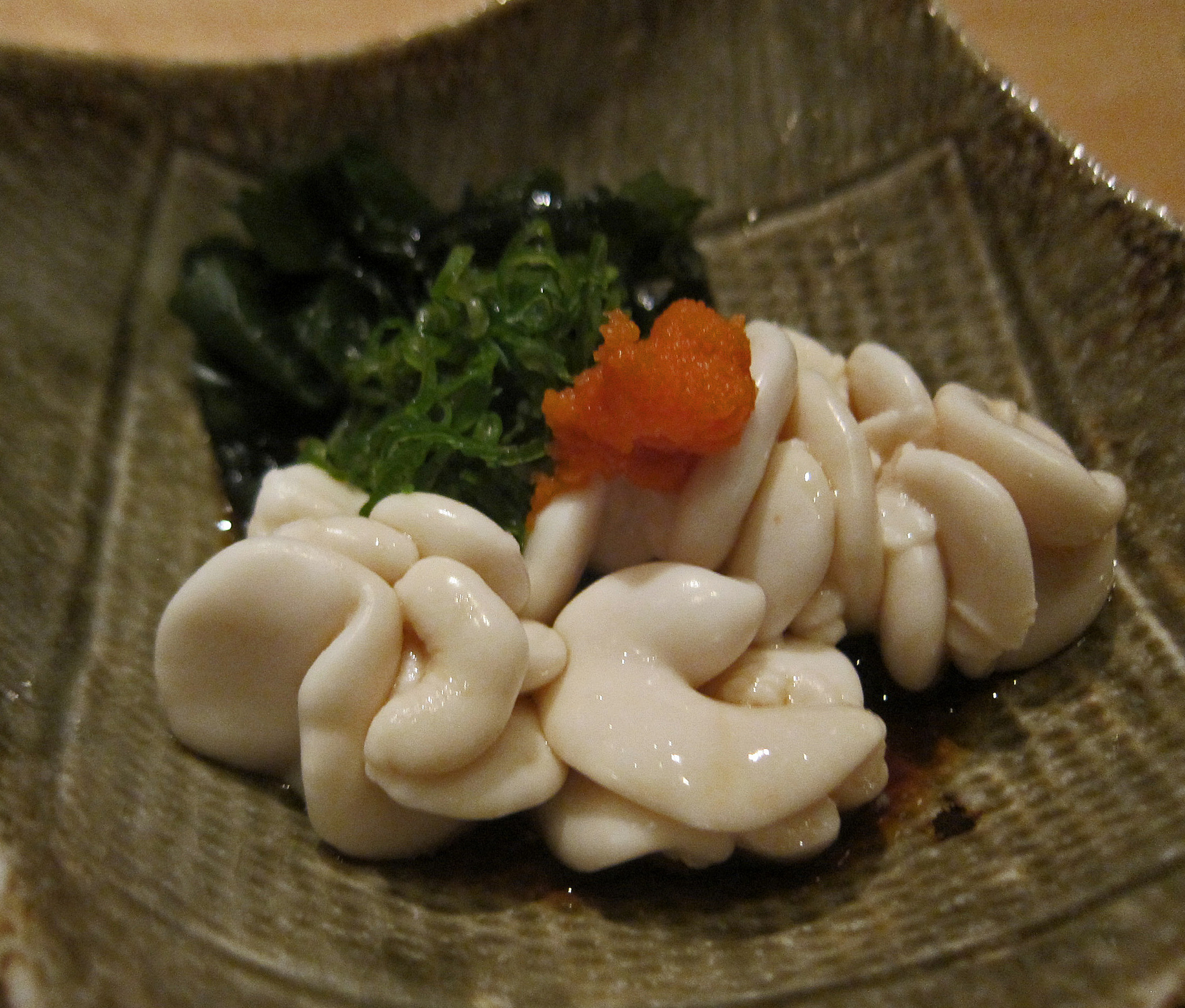 No Japão, acredita-se que esse caldo cremoso, feito do saco do bacalhau com esperma, tem propriedades afrodisíacas. O shirako, como o prato é chamado por lá, pode ser feito a vapor ou frito.