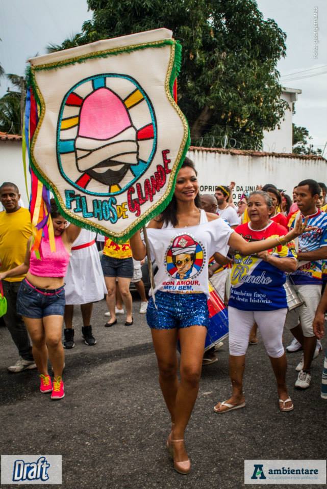 O bloco que se vende como o 'mais ereto do Carnaval mundial'. O nome é uma referência ao bloco de afoxé Filhos de Gandhy, da Bahia.