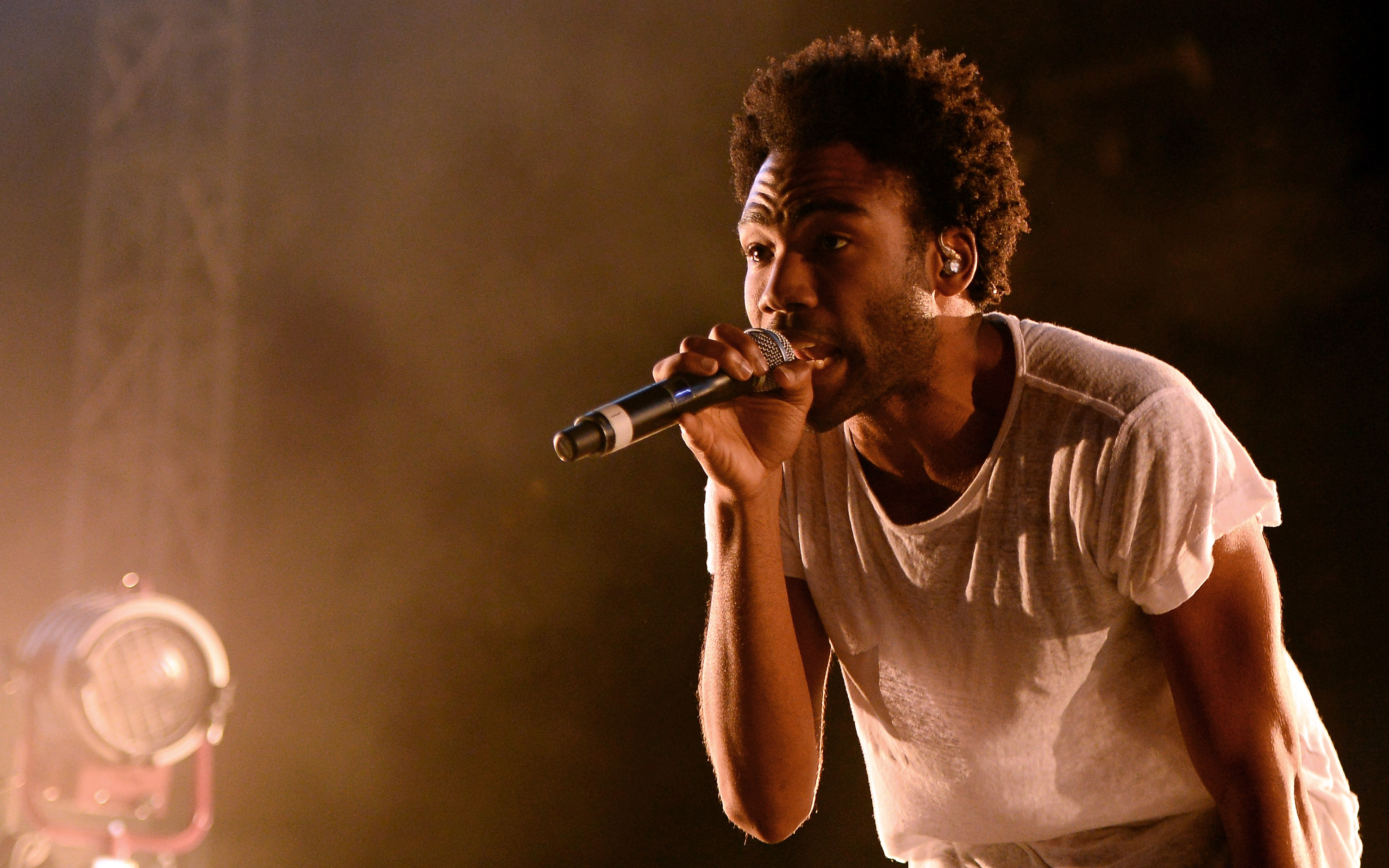 Donald Glover, o Childish Gambino é um cara multi. Ator, escritor e humorista, conhecido pela série 30 Rock, ele vem ao Lolla mostrar seu lado rapper.