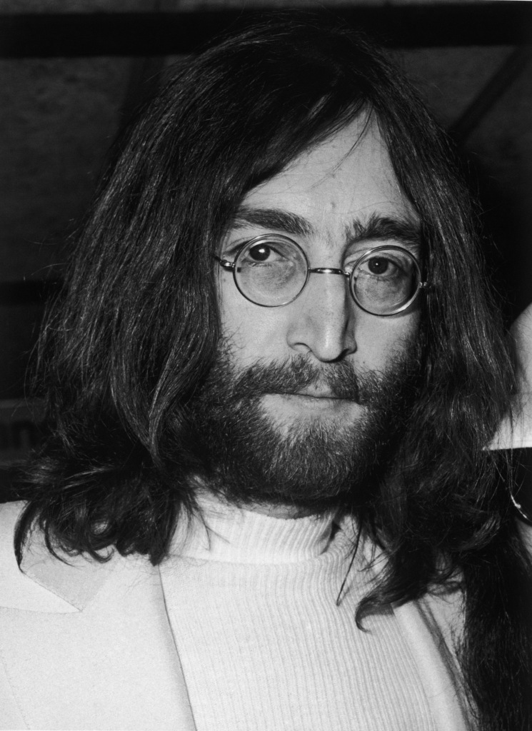Faixa do Álbum Branco dos Beatles, Julia foi escrita por John Lennon para sua mãe Julia Lennon, que morreu atropelada por um carro em 1958, dez anos antes do lançamento da faixa, quando o músico tinha 17 anos. Ele foi criado pela tia, Mimi.