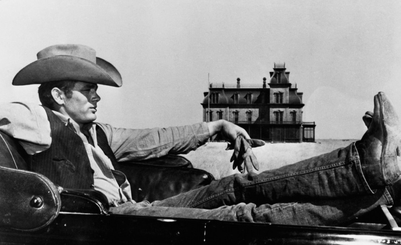 O eterno bad boy do cinema morreu em setembro de 1955, deixando rodados três  filmes clássicos, que foram lançados na sequência