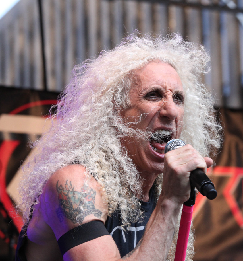 Perucão e make, resolvem sua fantasia de Twisted Sister