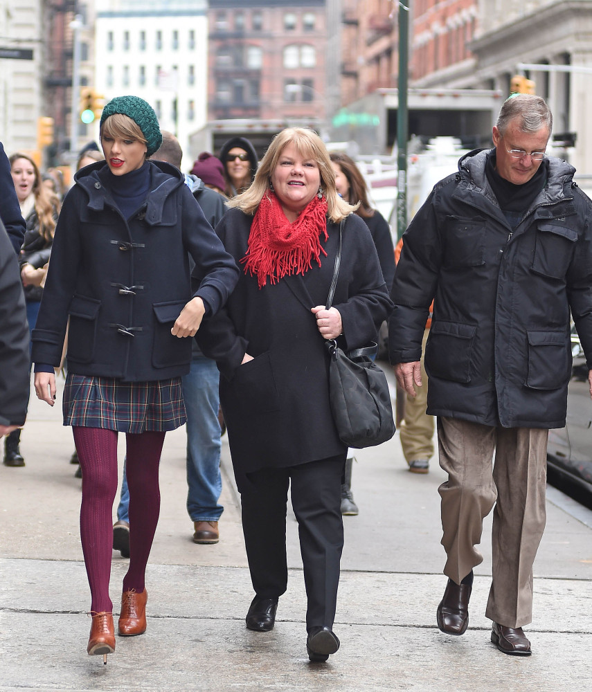  Andrea Swift e sua mãe, Taylor Swift 