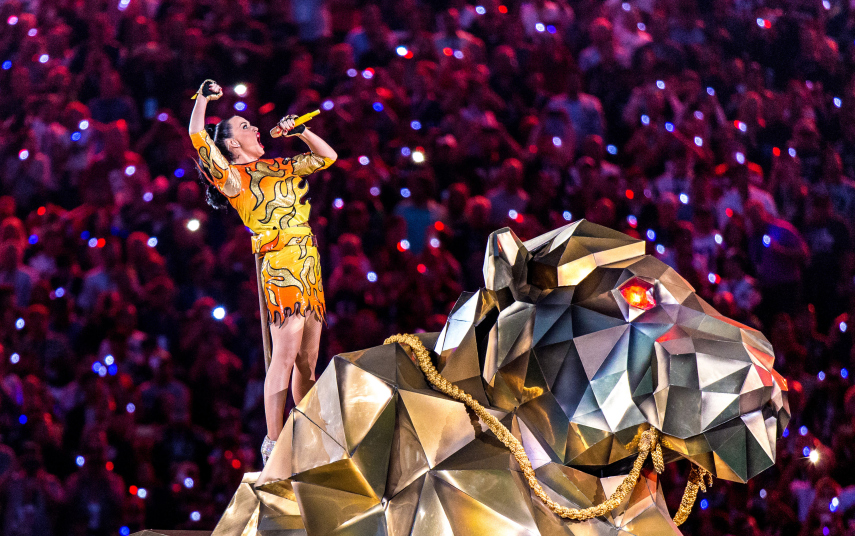 Katy Perry durante o show do intervalo em Glendale, Arizona, no Phoenix Stadium